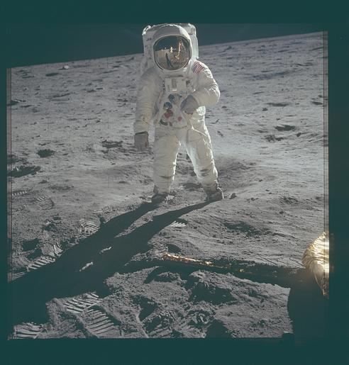 Buzz Aldrin sur la Lune, photographié par Neil Armstrong avec un appareil Hasselblad lors d’Apollo 11